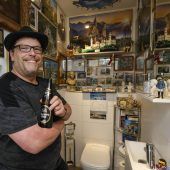 Huldigung im Häusl: Stefan Kandler sammelt Ludwig-Devotionalien in der Gästetoilette