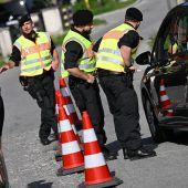 G7-Grenzkontrollen sorgen für lange Staus