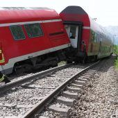Zugunglück: Spurensuche am Bahndamm