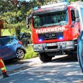 Auto kippt nach Zusammenstoß auf die Seite