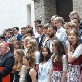 Kardinal Reinhard Marx ermutigt 43 junge Gläubige