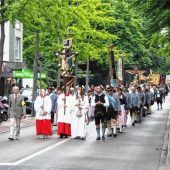 Sichtbares Zeichen des Glaubens am Hochfest Fronleichnam – Fürbitten in vier verschiedenen Sprachen