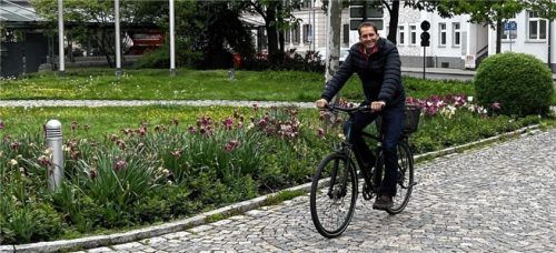 Auch Bürgermeister Andreas März radelt ins Rathaus.Foto re