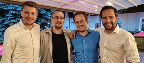 Bei der FDP-Kreishauptversammlung (von links) Christian Schnorbusch, ehemaliger Bezirksvorsitzender der JuLis Oberbayern, Daniel Reuter, Kreisvorsitzender der FDP Rosenheim, David Berends, Bezirksvorsitzender der JuLis Oberbayern und FDP-Landesvorsitzender Martin Hagen.Foto FDP Rosenheim