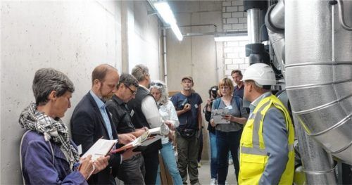 Bei einem Pressetermin informierte der Bundesverband Wärmepumpe über die Anlage.
