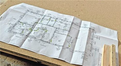 Beim Fertighausbau wird der Grundriss so wie das gesamte Haus individuell auf die Baufamilie zugeschnitten. Foto BDF/Fischerhaus