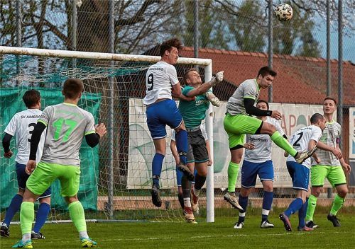 Das Duell zwischen dem SV Amerang und dem TuS Bad Aibling fand in der vergangenen Saison noch statt, in der kommenden Spielzeit sind die beiden Mannschaften getrennt.Foto Dirk Habermann