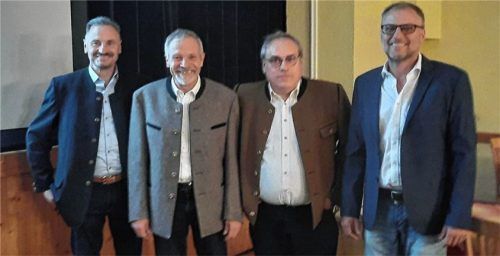 Das Thema „Veränderungen in der Landwirtschaft“ beschäftigte (von links) Geschäftsführer Sebastian Brandmaier, Vorstandsvorsitzenden Hubert Mayer, Aufsichtsrat Josef Moritz und Franz Mitterberger, Leiter der Schweineabteilung.Foto VVG