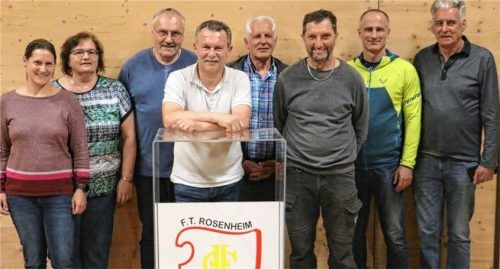 Dem alten und neuen Abteilungsleiter Gerhard Erlich (Bildmitte) steht auch in den nächsten drei Jahren ein starkes Team zur Verfügung.Foto Erlich