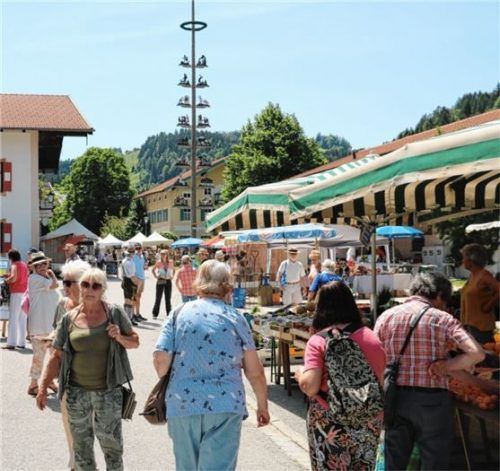 Der 21. Sachranger Bauernmarkt war an beiden Tagen gut besucht. Foto Rehberg