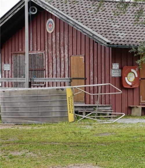 Der einzige Rettungsring am Badeplatz in Pietzing ist am Wasserwacht-Häuschen angebracht. Foto Schlecker