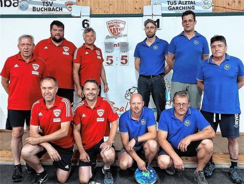 Der Kampf um die Führung in der Gruppe A zwischen dem TSV Buchbach und dem TuS Alztal Garching endete unentschieden 5:5. Damit bleibt Garching vorne.Foto Albert Kamhuber