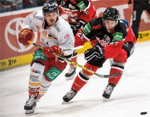 Der neue Starbulls-Stürmer Manuel Strodel (links, im Derby gegen die Kölner Haie) spielte insgesamt elf Jahre für Düsseldorf.Foto Maja Hitij/DPA