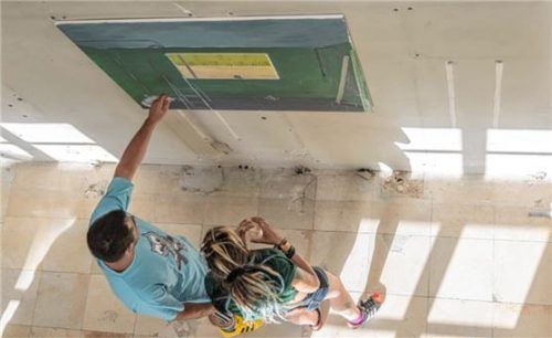 Die Gemälde entstanden nach einer Fotovorlage, aufgenommen im Vorübergehen.Foto Martin Weiand