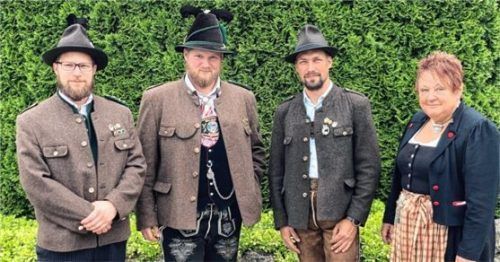 Die neue Führungsriege: (von links) Schützenmeister Alex Kustermann, Zweiter Schützenmeister Wast Mayer, Jugend- und Sportwart Martin Herbster und Schriftführerin Uschi Reitzig.Foto re