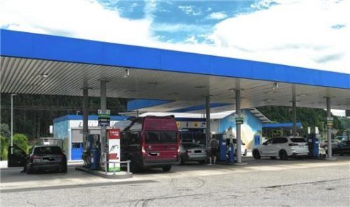 Eher Normalbetrieb herrschte am 1. Juni an der Tankstelle in Niederndorf.Fotos Hoffmann