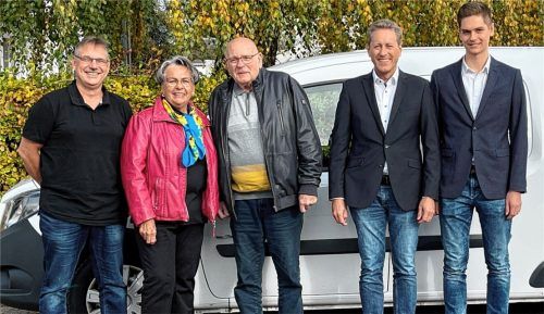 Es geht weiter mit der kleinen, aber gut aufgestellten Brandschutzfirma Severin: (von links) Jürgen Meindl aus Trostberg hat den Töginger Betrieb von Christa Kratky-Severin und Günther Severin übernommen. Die Unternehmensberater Reinhold Wanner und Alexander Reberger aus Mühldorf fanden mit ihnen eine Lösung für das oft schwierige Problem der Nachfolgeregelung bei kleinen Unternehmen. Foto Privat