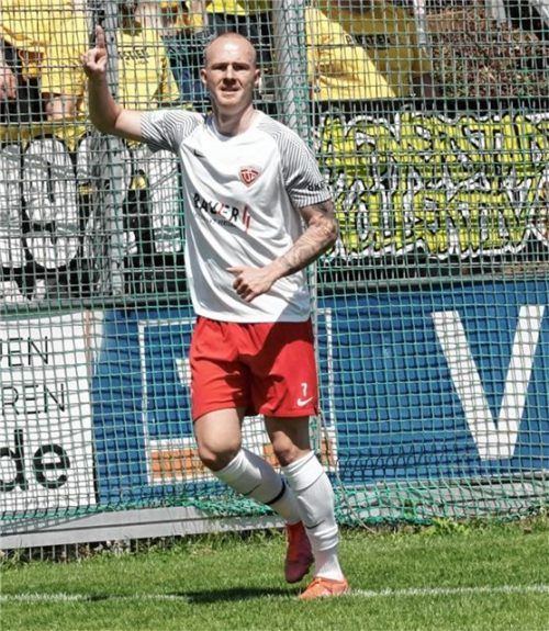 Im letzten Saisonspiel gegen Bayreuth durfte Thomas Winklbauer noch mal für Buchbach jubeln.Foto Michael Buchholz