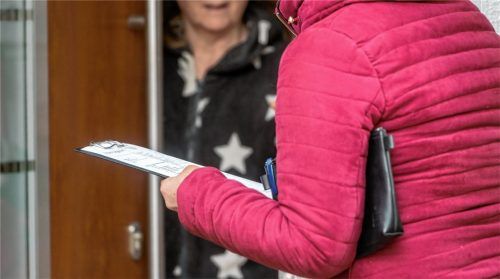 Immer wieder kommt es vor, dass sich Betrüger als Handwerker oder Firmenmitarbeiter ausgeben, um so in die Wohnung und an die Wertgegenstände der Opfer zu gelangen. Foto dpa
