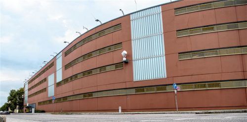 In der Frauenabteilung der JVA München verbrachte Anna Z. eine mehrmonatige Haftstrafe, bevor sie in der DIAdonna Wohngemeinschaft ein Zuhause gefunden hat. Foto picture alliance/dpa/Matthias Balk