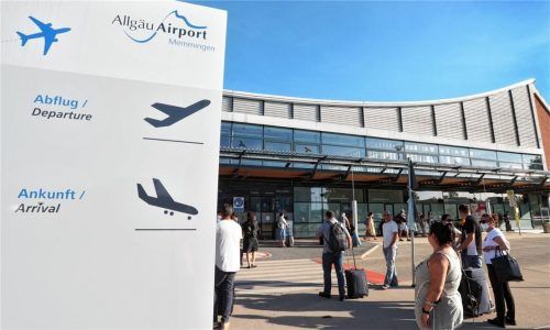 In die Türkei hatte sich ein 24-jähriger Rumäne nach zwei Gewalttaten in Rosenheim abgesetzt. Nach der Rückkehr nach Deutschland wurde er direkt am Allgäu Airport in Memmingen verhaftet. Foto dpa