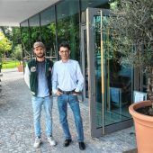 Mit drei Kruzifixen ins neue Lokal