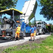 Freie Fahrt auf der „zehn Zentimeter höheren“ Schlarbhofener Straße