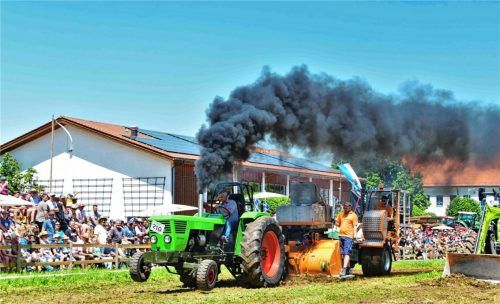 Nur wenige Meter vom Full-Pull entfernt war Anderl Aigner beim Wettbewerb. Sein Dieselross hatte bei 94,71 Metern keine Kraft mehr. Foto  Limmer