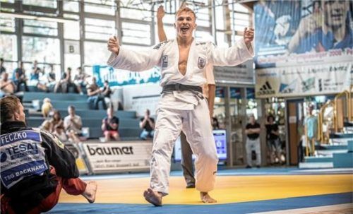 Patrick Weisser jubelt, sein Gegner liegt am Boden – dieses Bild sieht man mittlerweile in der 1. Judo-Bundesliga. Foto Sportfotos24-Thomas Wetzel