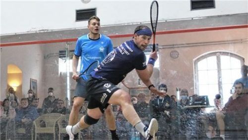 Rudi Rohrmüller beim Bundesligaspiel gegen Karlsruhe gegen Robin Ebert. Foto privat