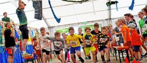 Start zum Schülerlauf im Festzelt des TSV Rohrdorf. Foto Sönmez