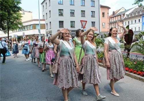 Über 250 Produktköniginnen aus ganz Deutschland waren am zweiten Juni-Wochenende nach Traunstein gekommen. Foto Albrecht