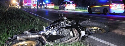 50 Einsatzkräfte der Feuerwehr sowie Rettungswagen, Notärzte und ein Rettungshubschrauber waren vor Ort, um die verunglückten Motorradfahrer zu bergen.Foto Barth