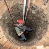 Mysteriöser Schacht im Ebersberger Forst untersucht