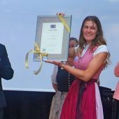 Ilse Aigner tauft das Inntal-Gymnasium Raubling