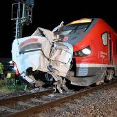 Regionalbahn rammt Transporter