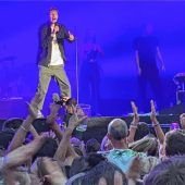 Tim Bendzko rettet in Rosenheim mal wieder die Welt