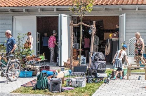 Andrang herrschte auch auf dem Flohmarkt, wo es so manches Schnäppchen gab.