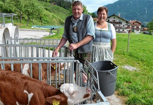 Anna und Martin Pichler betreiben den Lainthalerhof. Kinder mit Familien machen hier gerne Urlaub.Fotos Lotter (1)/re(2)