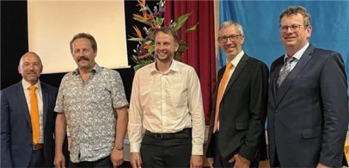 Auf der Generalversammlung im Bürgersaal: (von links) Thomas Cestaro, Johann Staudinger, Martin Köpernik, Christian Gäßl und Aufsichtsratsvorsitzender Thomas Sax. Foto Kierner