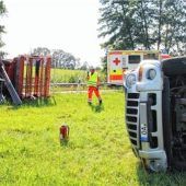 Gespann überschlägt sich