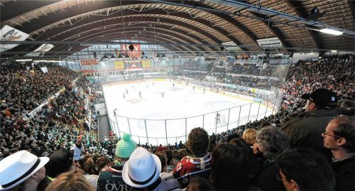 Beim Eisstadion will man keine Energie sparen. Das öffentliche Interesse sei zu groß. 90 Prozent der Eiszeit würden von Vereinen, Nachwuchssportlern, Schulklassen und Freizeiteisläufern genutzt. Foto Ziegler