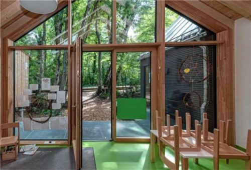 Blick aus dem Kindergarten in den Wald. Foto Thomae