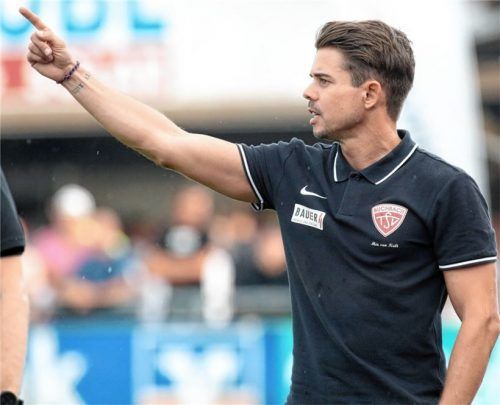 Buchbachs Trainer Marcel Thallinger trauert dem verlorenen Sieg in Schweinfurt etwas hinterher. Foto MichaelBuchholz