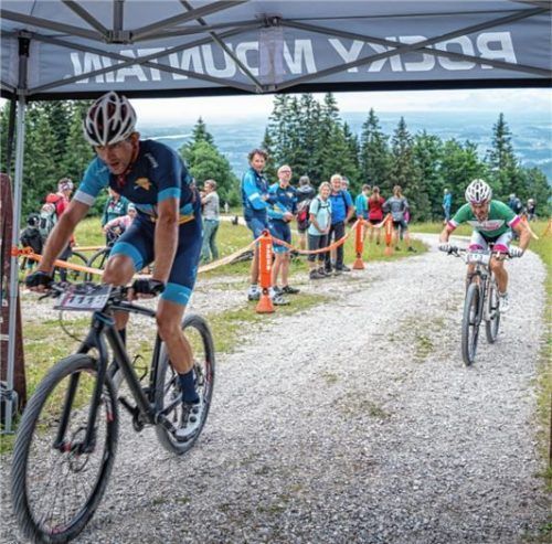 Christian Kupfernagel vom Inncycling/Phonework Bike-Team im Ziel. Foto Christian Tharovsky