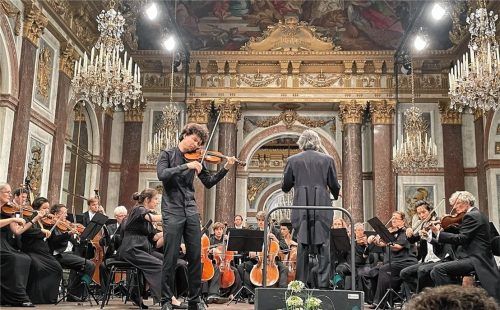 Das Motto der Festspiele „Der Welt entrückt“ trafen Orchester, Dirigent und Solist auf den Punkt. Foto Kirchner