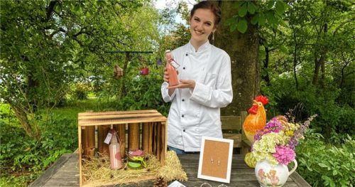 Den Likör, das Pesto, und die Ohrringe – alles, was sich auf dem Tisch befindet, hat Johanna Heissler in ihrer Abschlussprüfung gefertigt.