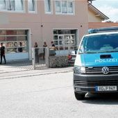 Blutige Beziehungstat? SEK stürmt Haus