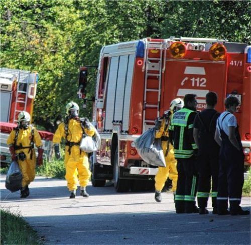 Der Gefahrguttrupp der Verkehrspolizei Rosenheim auf dem Weg zum Einsatz.Foto reisner