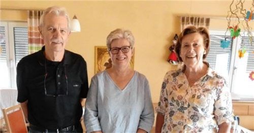 Der Vorstand der Nachbarschaftshilfe Großkarolinenfeld: (von links) Kassier Peter Daum, Stellvertretende Vorsitzende Anni Feicht und Vorsitzende Lilo Wallner. Foto Greiner